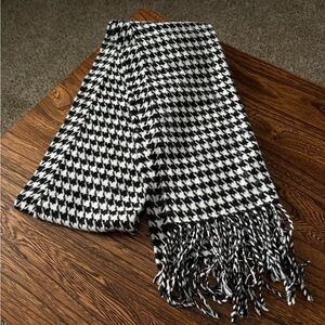 Black and White Houndstooth Cashmere Blend Scarf